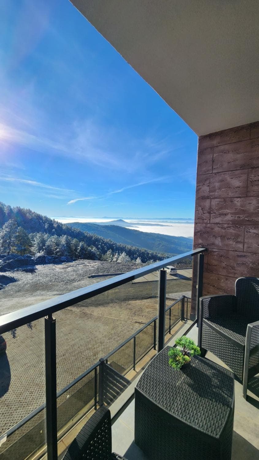 Balcony/Terrace, Mountain view, sunbed