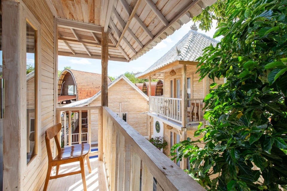Property building, Day, Balcony/Terrace