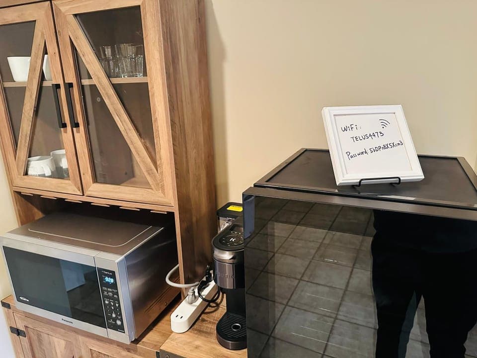 Coffee/tea facilities, microwave