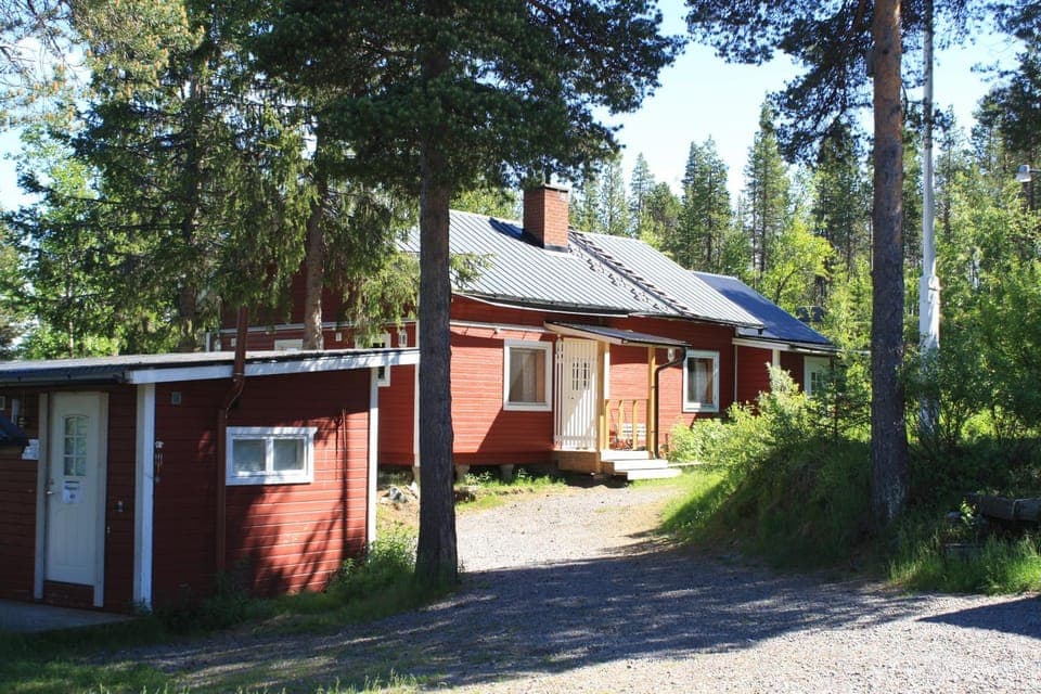 Communal lounge/ TV room, BBQ facilities, Fishing, Balcony/Terrace, Communal kitchen