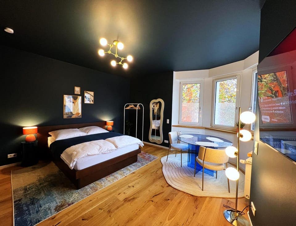 Bed, Photo of the whole room, Dining area, Bedroom