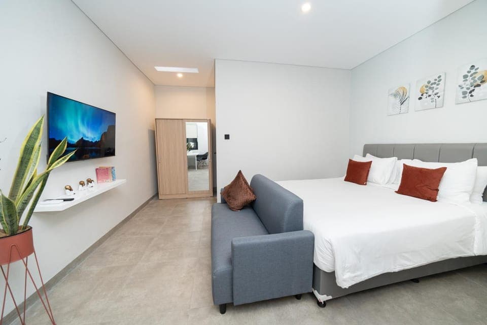 Photo of the whole room, Bedroom