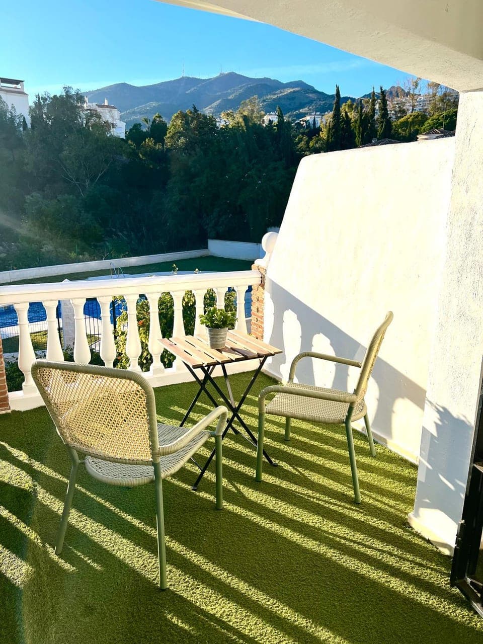 Natural landscape, Balcony/Terrace, Dining area, Mountain view