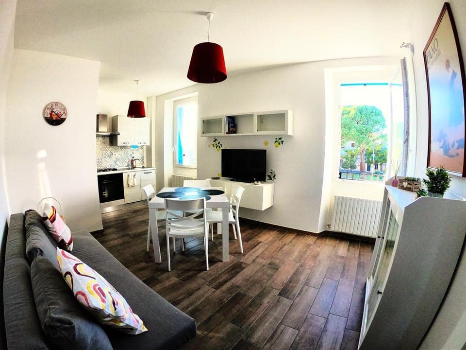 TV and multimedia, Kitchen or kitchenette, Living room, Dining area, dishwasher, oven