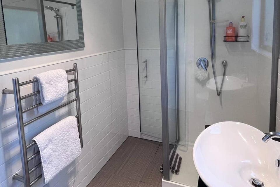 Shower, Bathroom, Photo of the whole room, towels