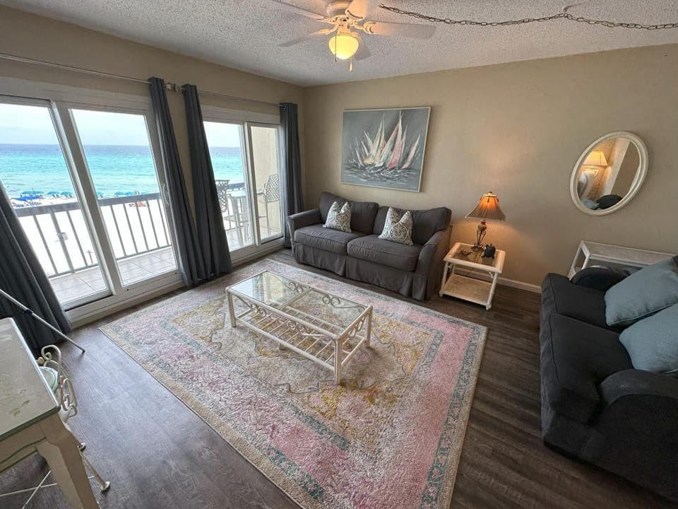 View (from property/room), Balcony/Terrace, Living room, Photo of the whole room, Seating area