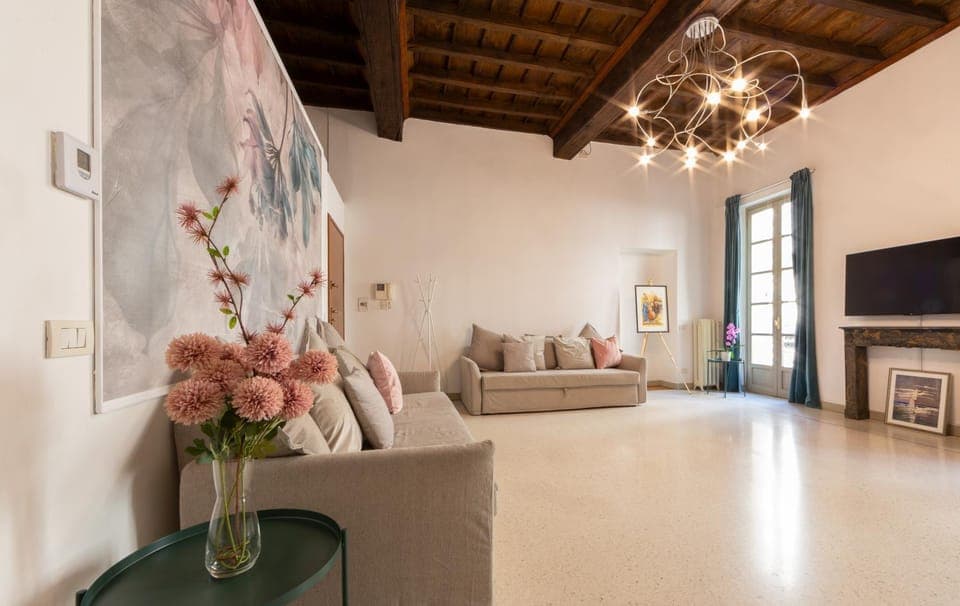 TV and multimedia, Living room, Decorative detail, Seating area