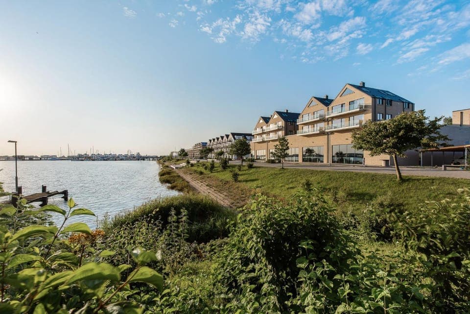 Property building, Lake view