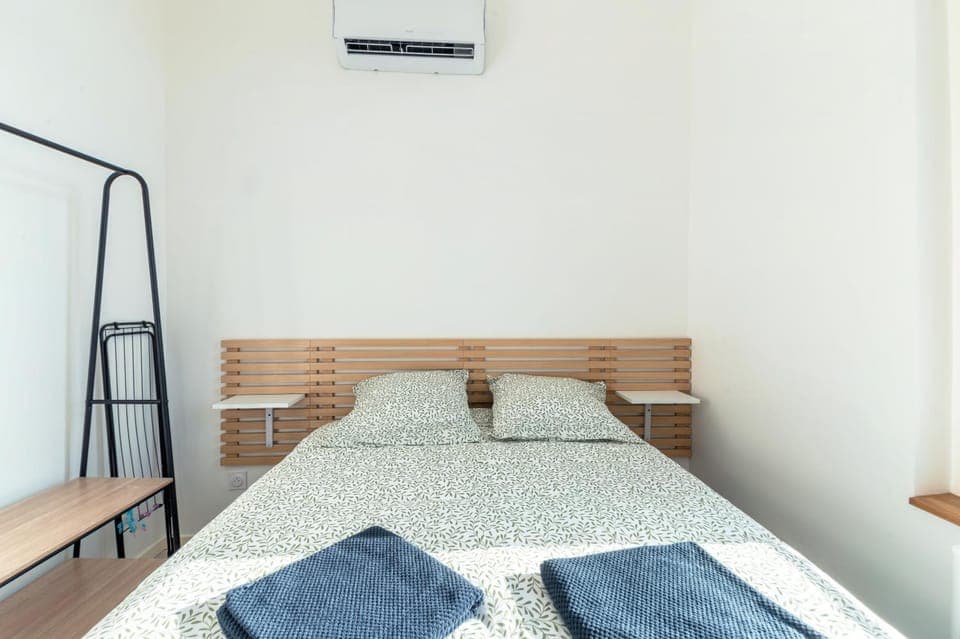 Bed, Photo of the whole room, Bedroom, air conditioner