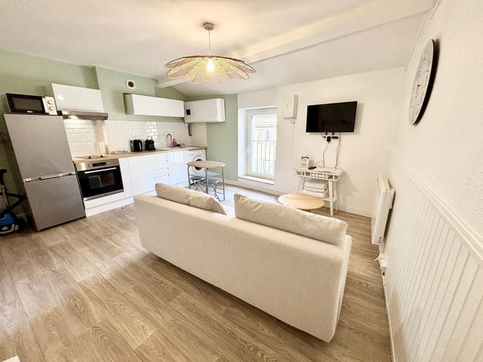 TV and multimedia, Living room, Dining area