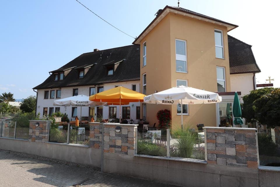 Property building, Patio, Facade/entrance