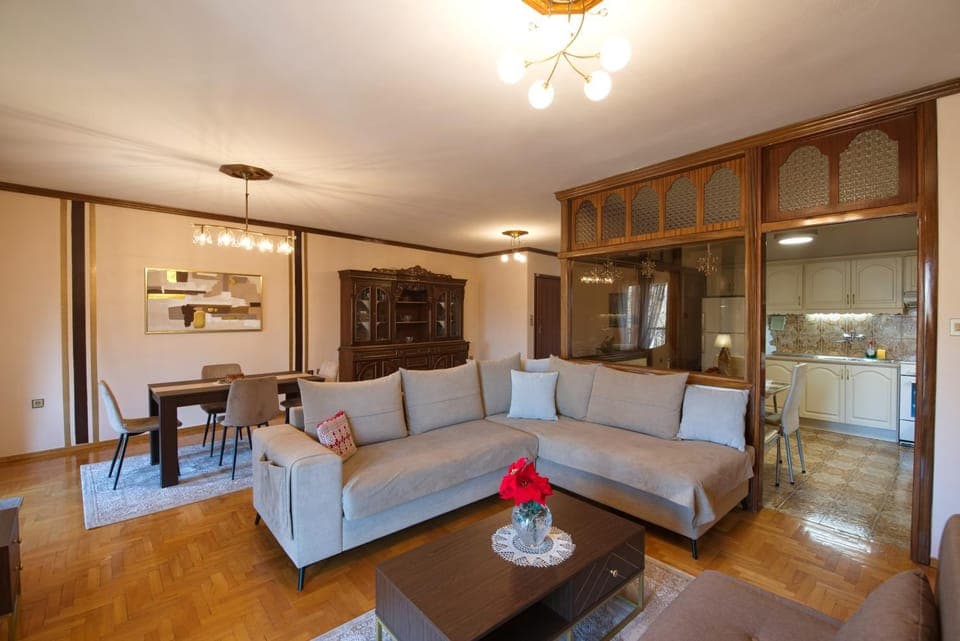 Kitchen or kitchenette, Living room, Seating area, Dining area