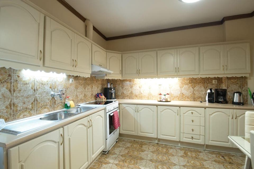 Coffee/tea facilities, Kitchen or kitchenette, oven, stove, toaster