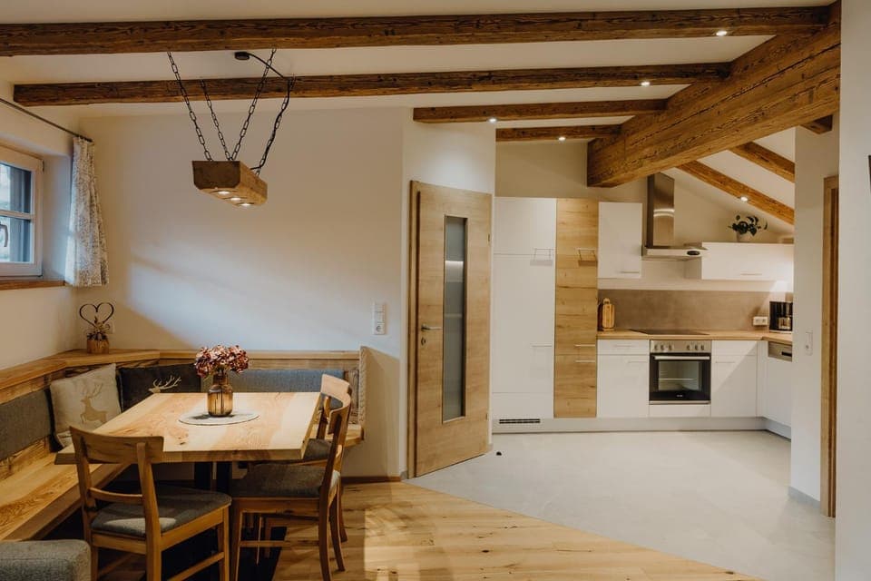 Kitchen or kitchenette, Seating area, Dining area, stove