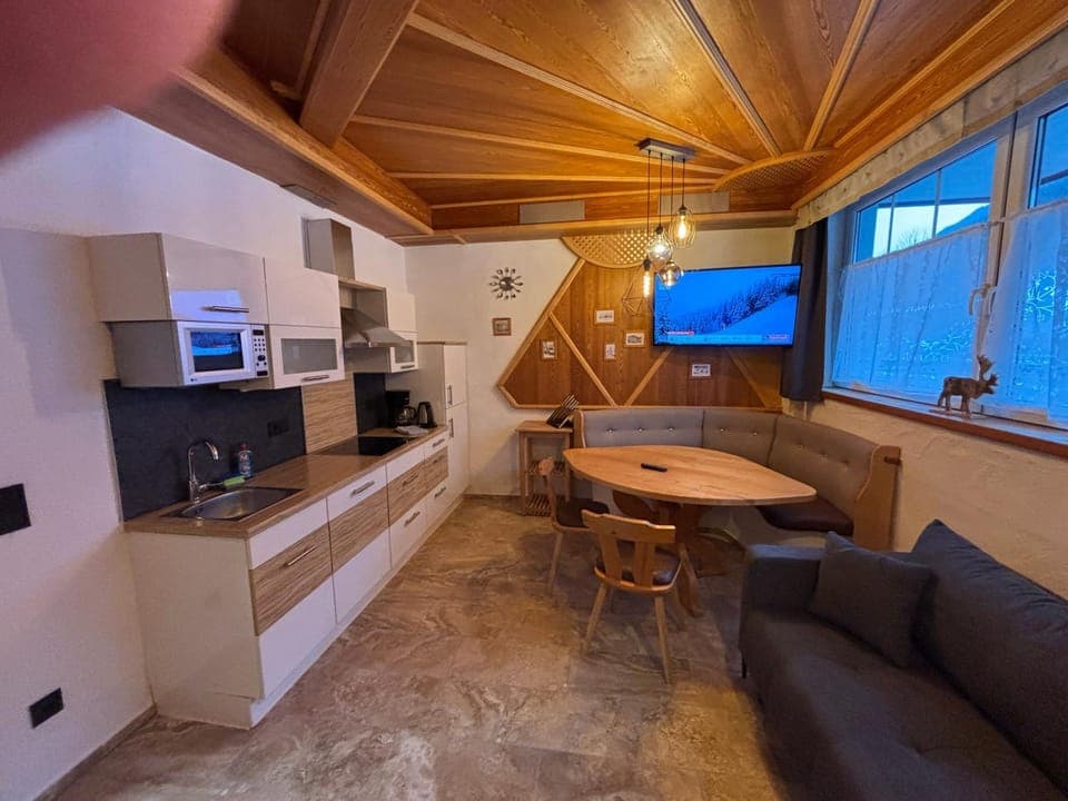 Kitchen or kitchenette, Living room