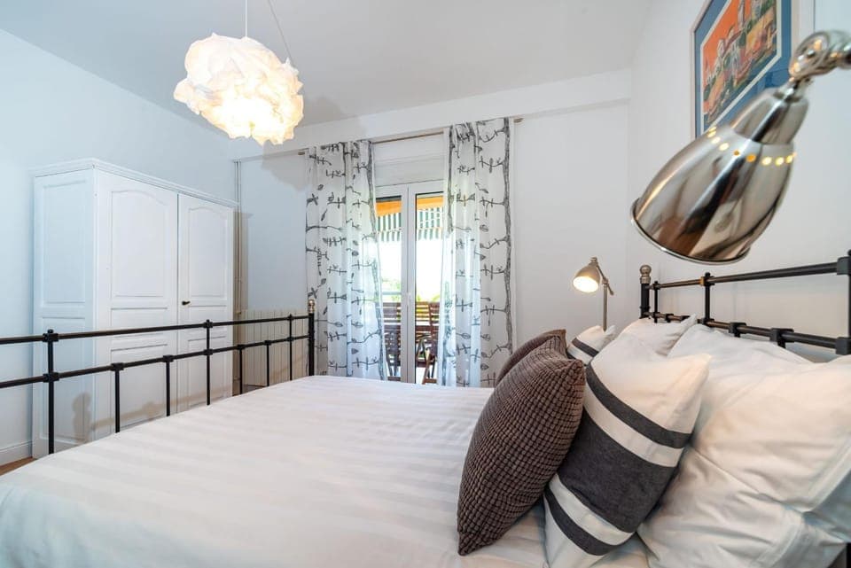 Bed, Balcony/Terrace, Photo of the whole room, Seating area, Bedroom