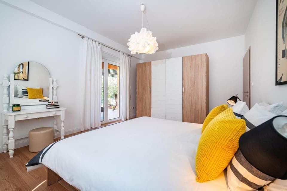 Bed, Balcony/Terrace, Photo of the whole room, Bedroom, Garden view