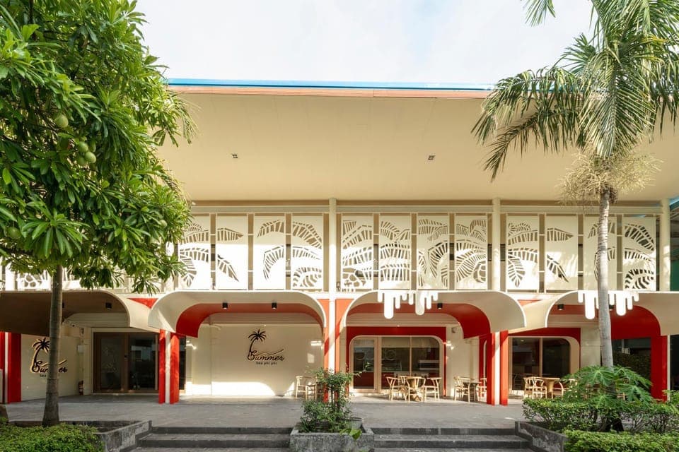 Property building, Facade/entrance, Day