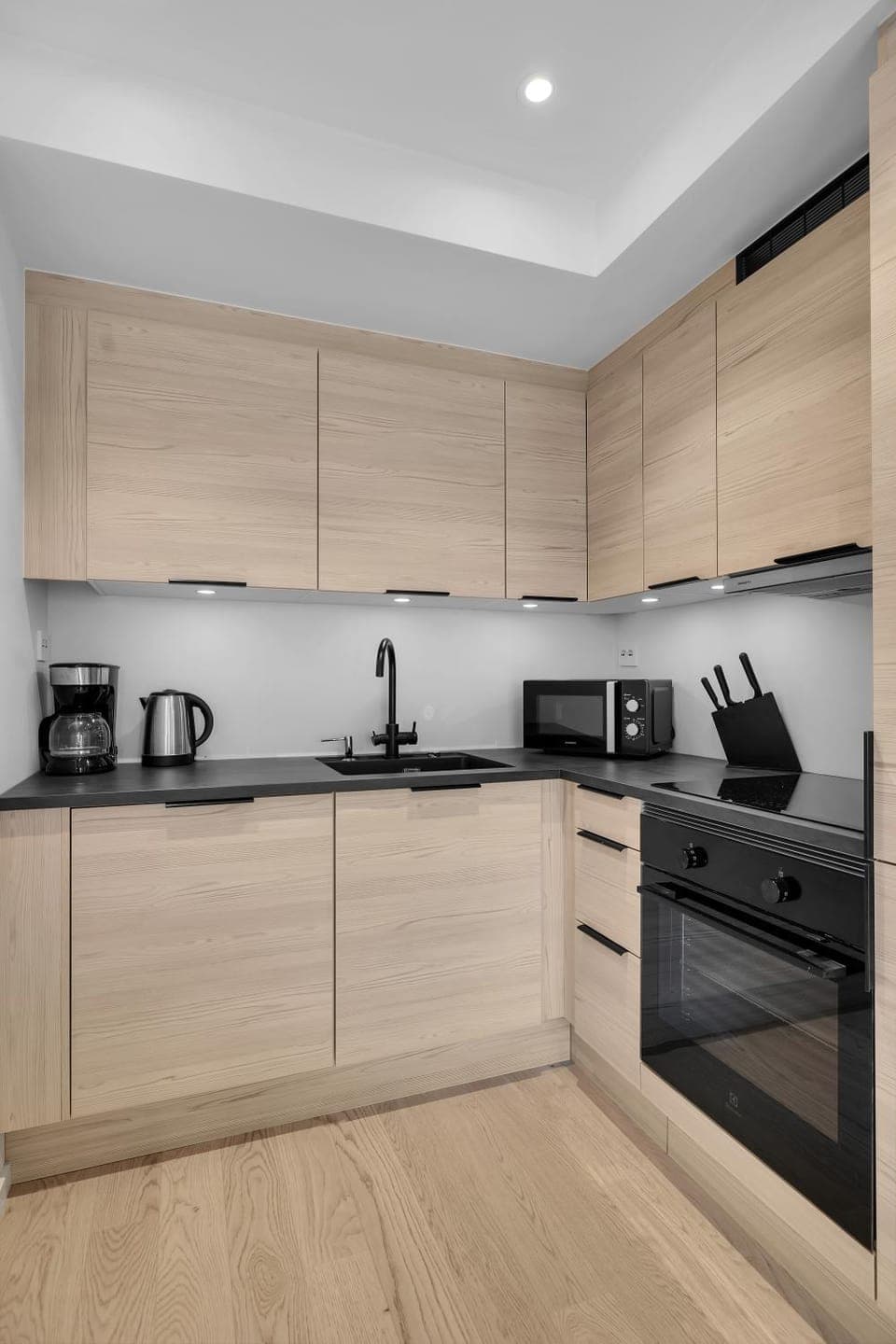 Coffee/tea facilities, Kitchen or kitchenette, dishwasher, stove