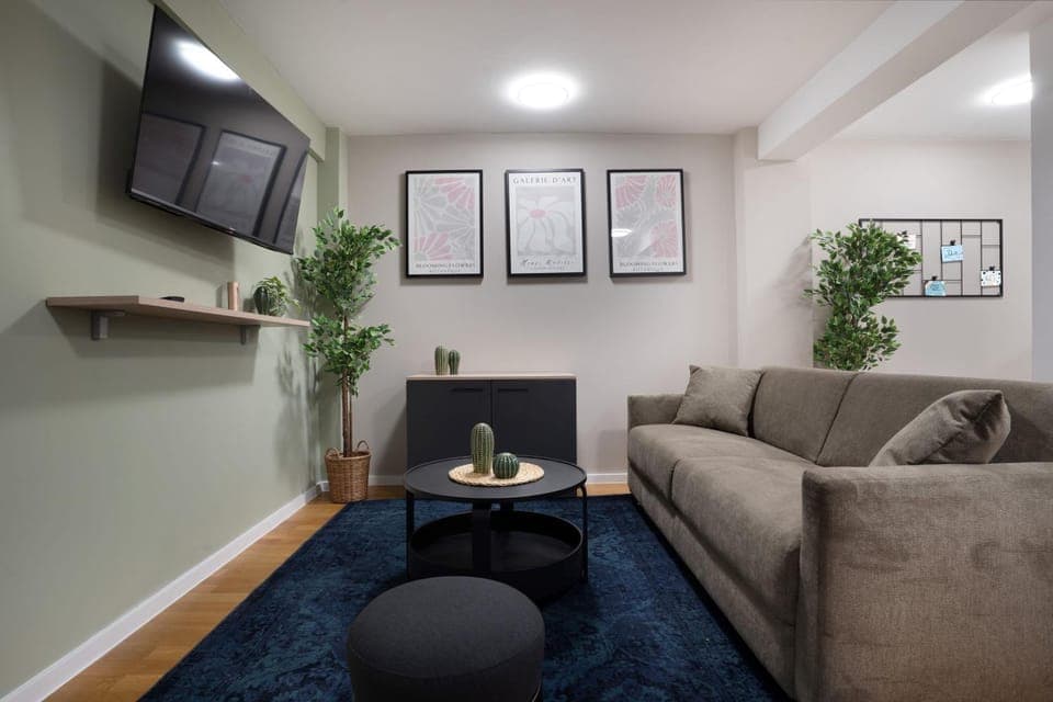 TV and multimedia, Living room, Seating area