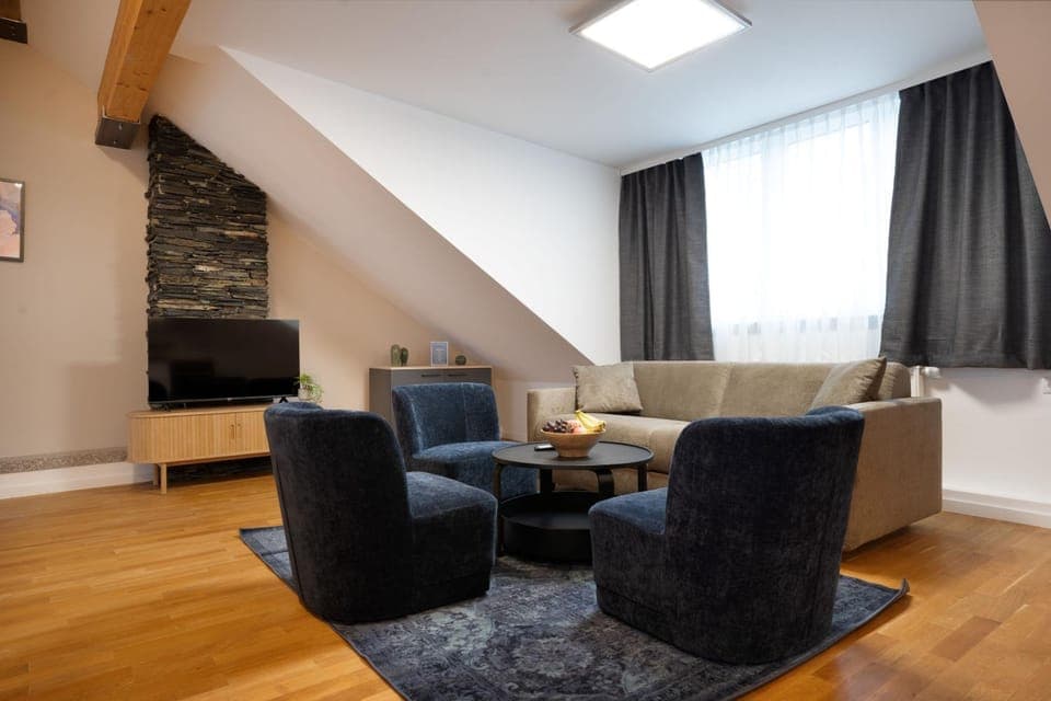 TV and multimedia, Living room, Seating area