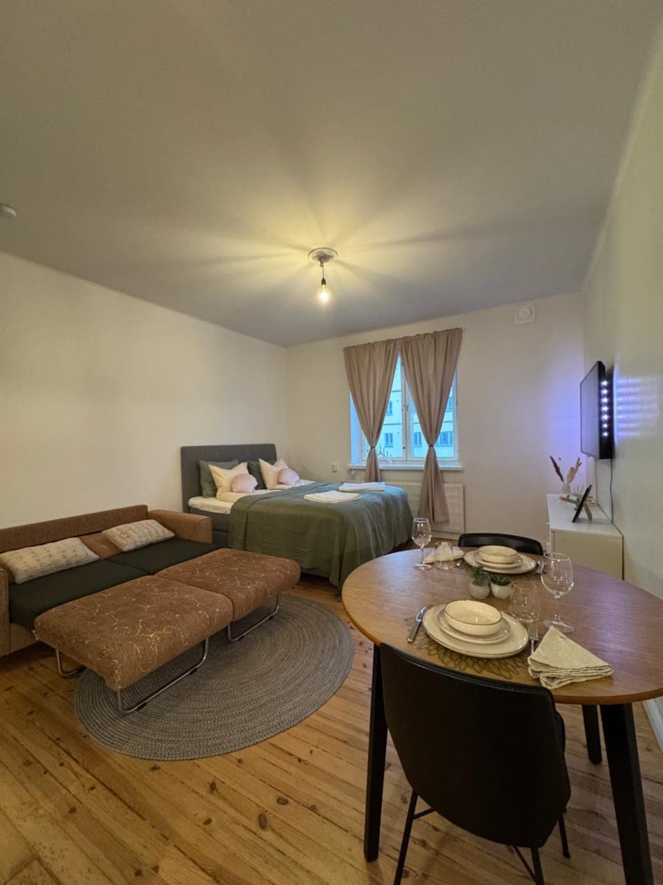 Bed, Photo of the whole room, Dining area, Bedroom