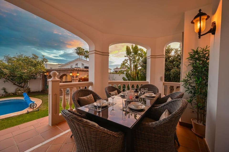 Property building, Balcony/Terrace, Dining area, Swimming pool