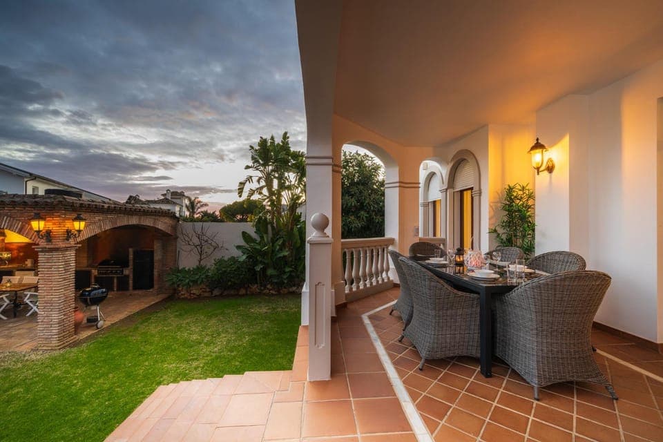 Property building, View (from property/room), Balcony/Terrace, Seating area, Dining area, Garden view