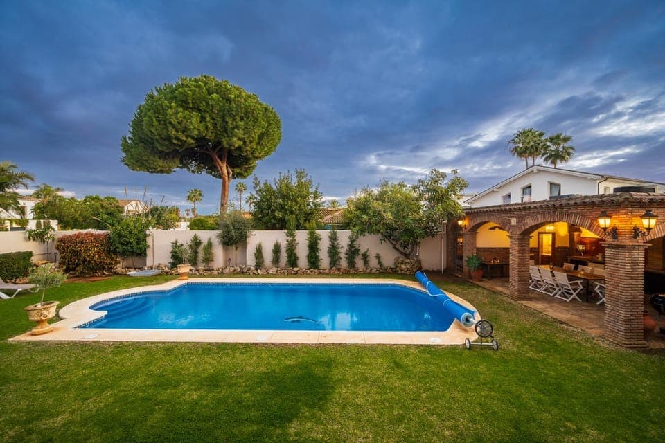 Property building, Natural landscape, Garden, Pool view, Swimming pool, sunbed