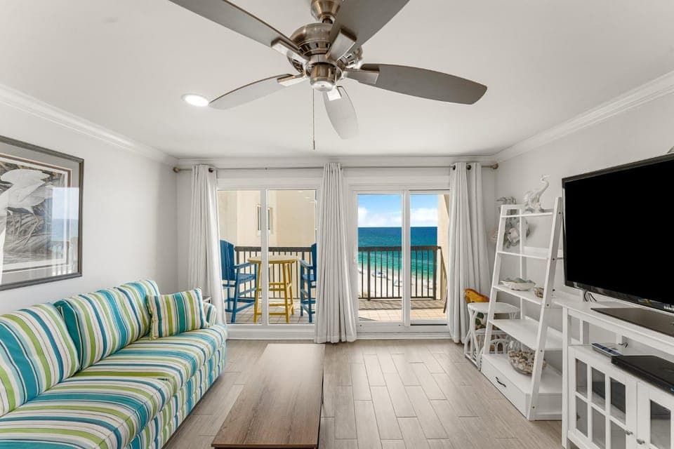 TV and multimedia, Balcony/Terrace, Living room, Seating area, Beach, Sea view