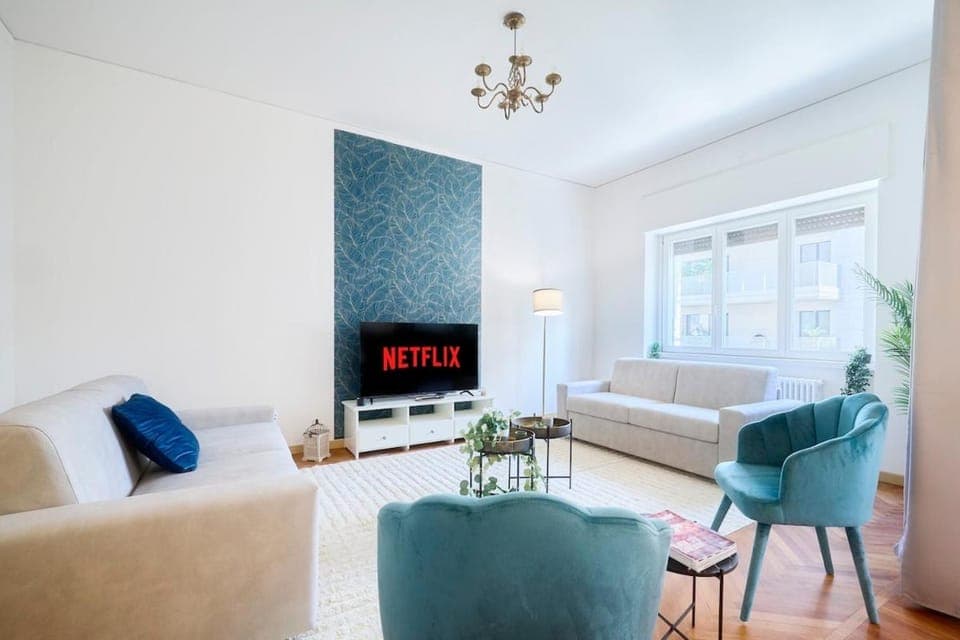 TV and multimedia, Living room, Evening entertainment