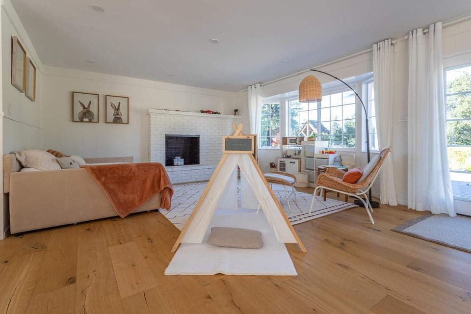 Modern Farmhouse on 1 Acre Lot Just Steps From Regional Park with Hot Tub House in Sebastopol
