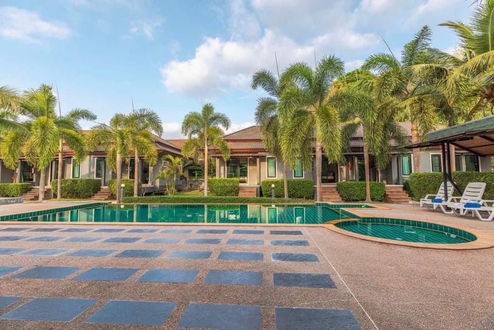 Swimming pool, sunbed