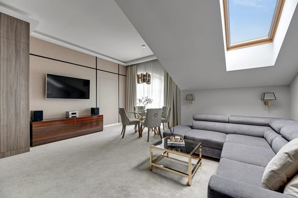 TV and multimedia, Living room, Seating area, Evening entertainment