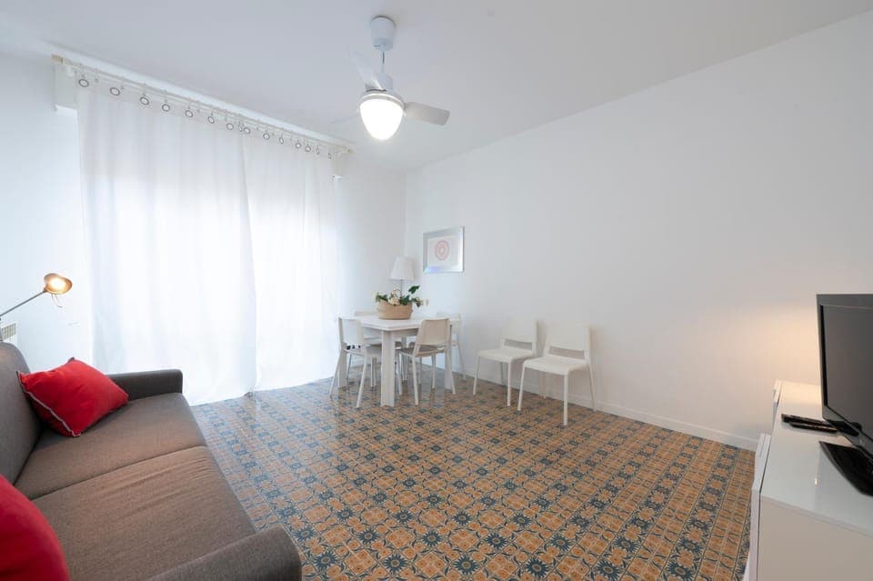 TV and multimedia, Living room, Seating area, Dining area