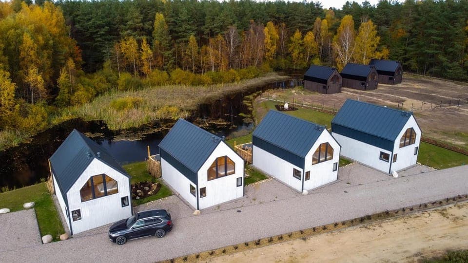 Property building, Day, Neighbourhood, Natural landscape, Bird's eye view, Garden, Parking