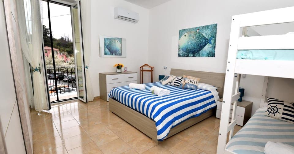 Bed, View (from property/room), Balcony/Terrace, Bedroom, City view, Street view, bunk bed