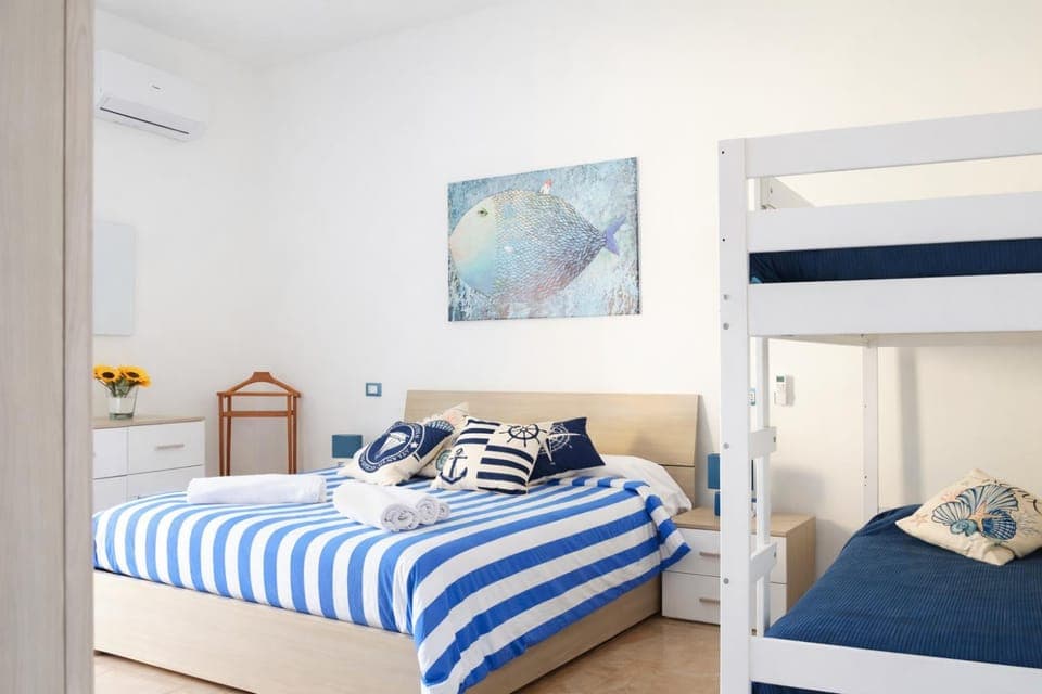 Bed, Photo of the whole room, Bedroom, bunk bed, locker, towels, air conditioner