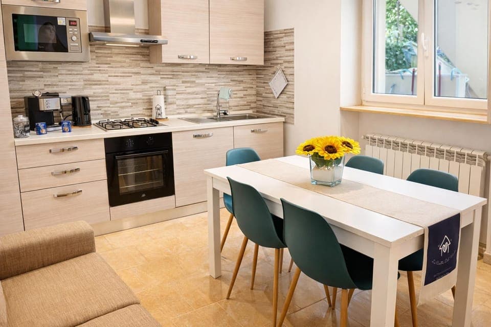 Kitchen or kitchenette, Living room, Seating area, dishwasher, pet friendly, stove, kitchen, kitchen