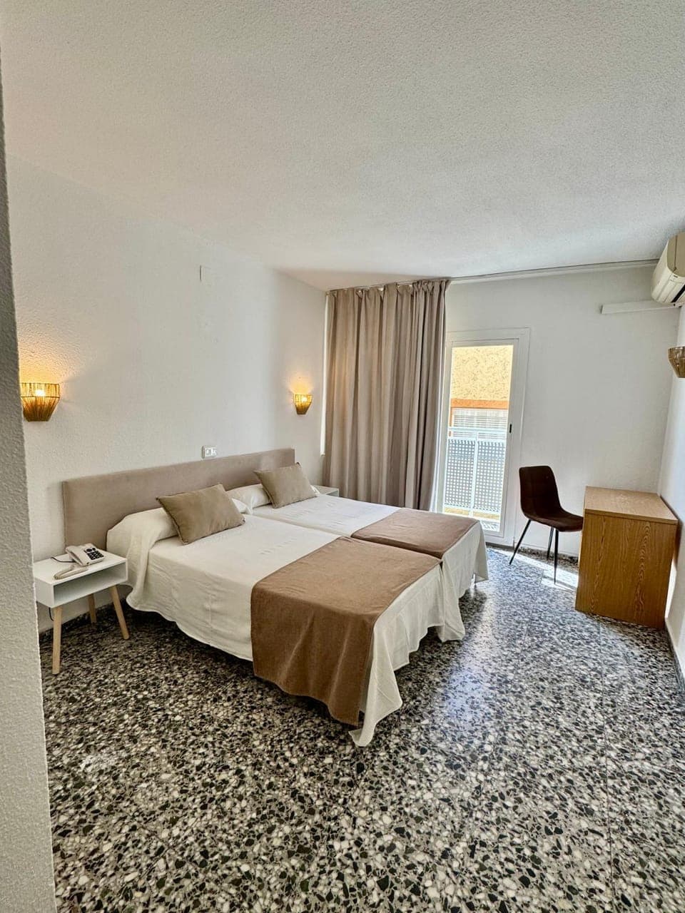 Bed, View (from property/room), Bedroom, City view