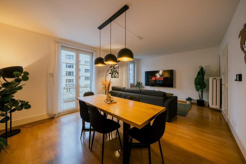 Living room, Seating area, Dining area