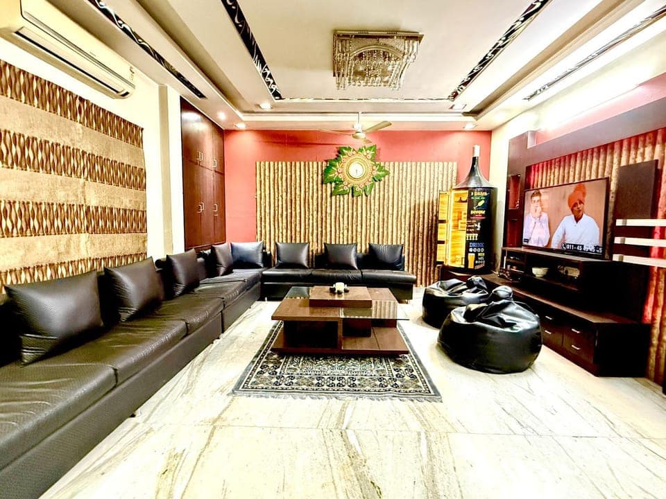 TV and multimedia, Living room, Seating area, air conditioner