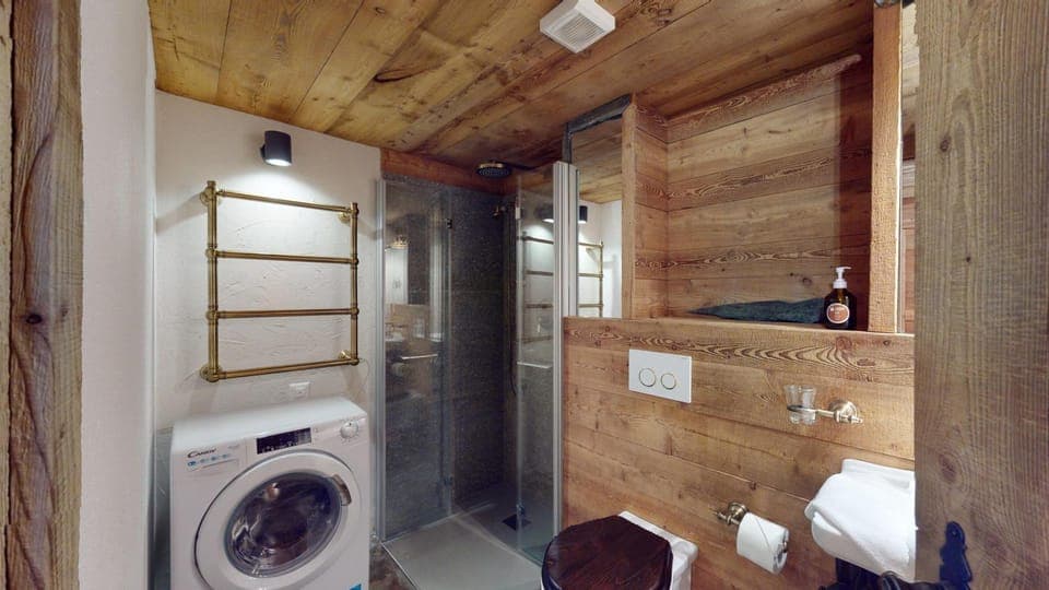 Bathroom, washing machine