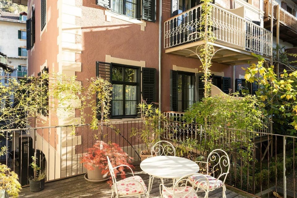 Property building, Day, Balcony/Terrace, Garden view