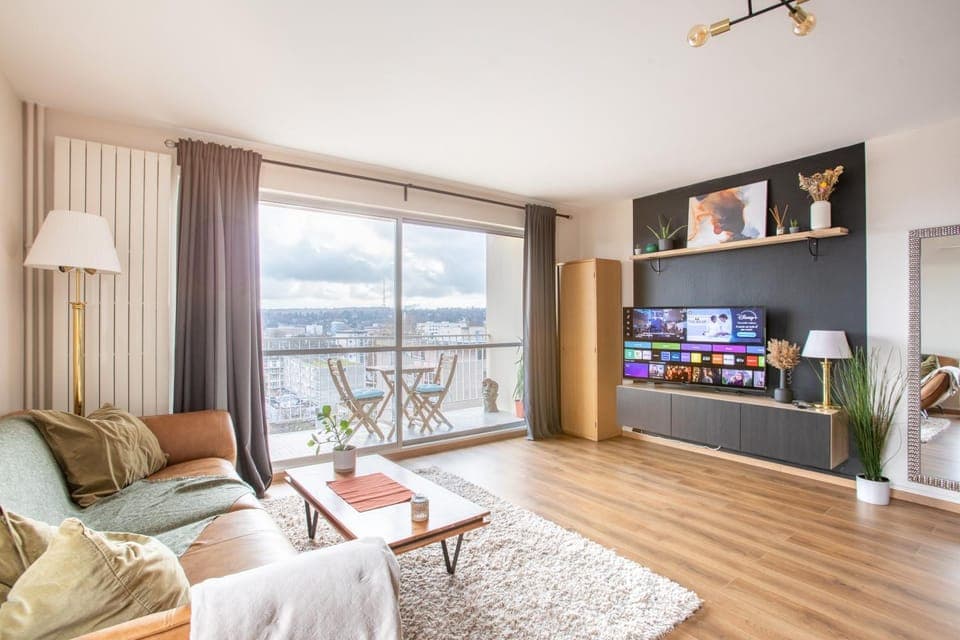 Communal lounge/ TV room, TV and multimedia, Living room, Seating area, Evening entertainment