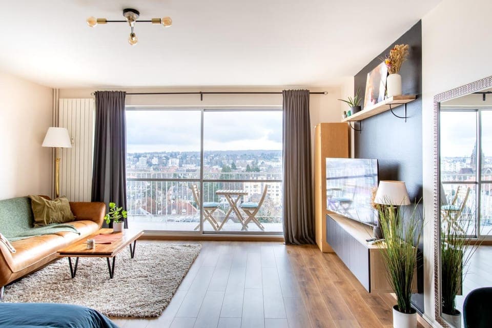 Communal lounge/ TV room, TV and multimedia, View (from property/room), Balcony/Terrace, Living room, Seating area, Dining area, Evening entertainment