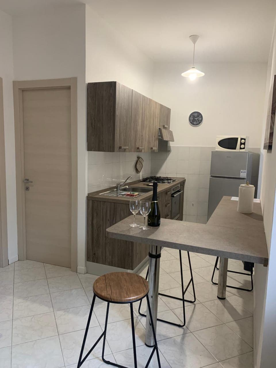 Kitchen or kitchenette, Dining area