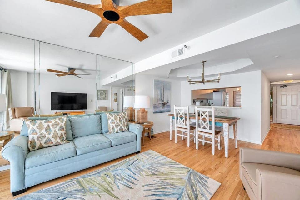 Crescent Beach Club 19C House in Sand Key
