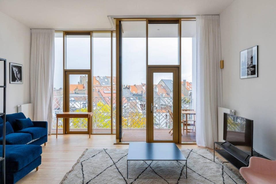 View (from property/room), Balcony/Terrace, Living room, Street view, furniture