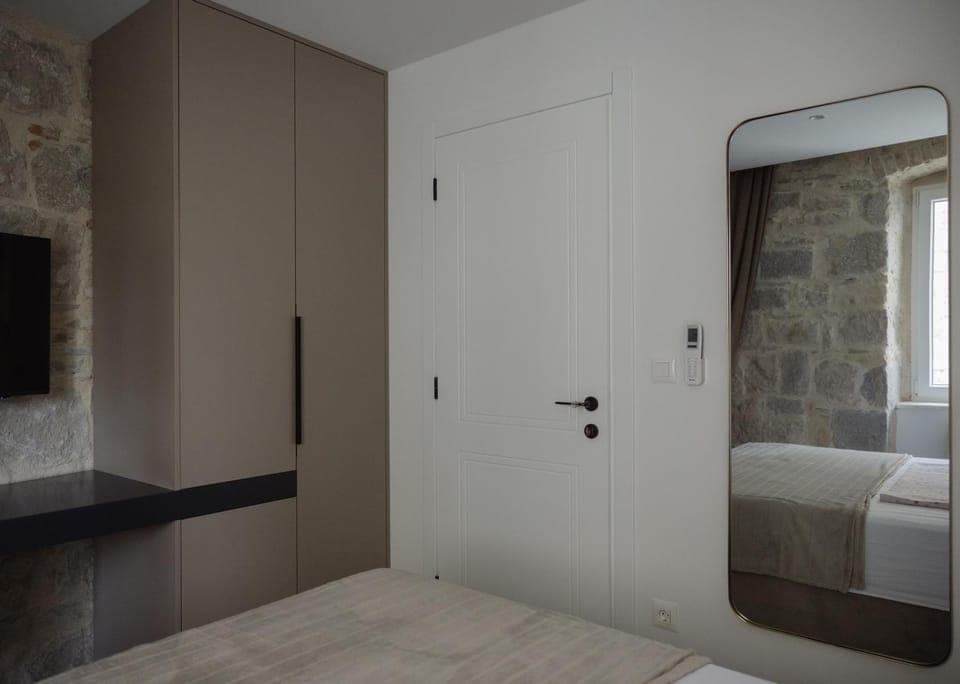 Bed, Bathroom, Photo of the whole room, Bedroom, towels, wardrobe
